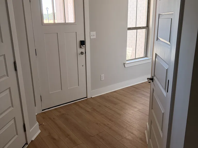132 Clift Dr — Photo 10