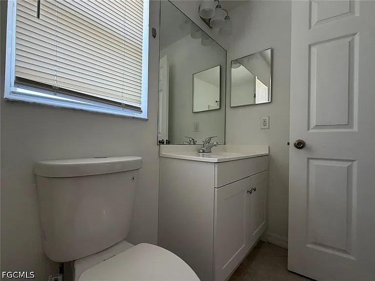 1424 NE 13th Pl — Photo 16