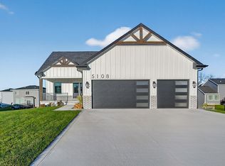 5108 154th Cir, Urbandale, IA 50323