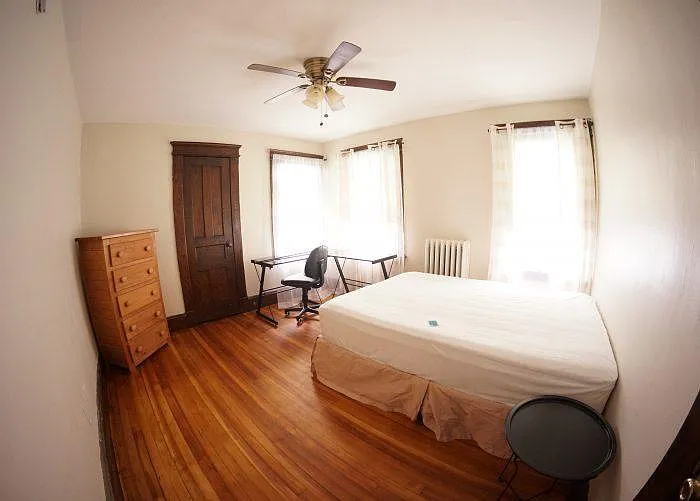 907 Genesee St — Photo 13