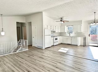 352 E Caston Rd, Akron, OH 44319