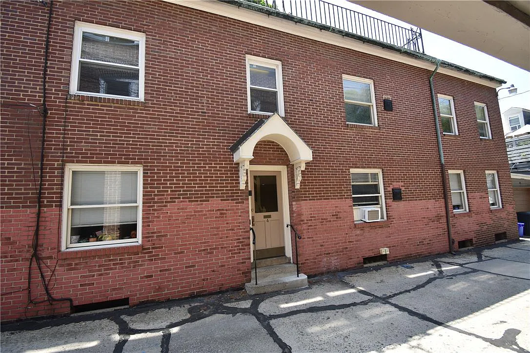 2 bed, 1.0 bath, 1040 sqft, $1,650 — Photo 1