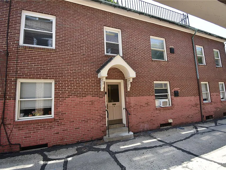 4 Bennett Ct — Photo 1