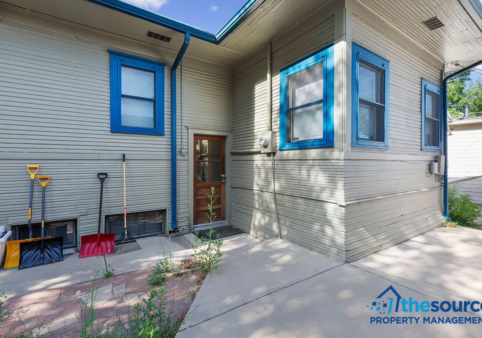 Central Air! Students Welcome! 2 Bedroom Affordable Basement Apartment next to Frasier Hall UNC. — Photo 2