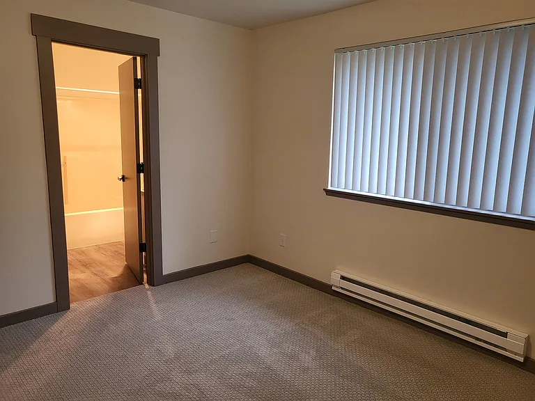 Mater bedroom with attached FULL bathroom including tub/shower and walk in closet!