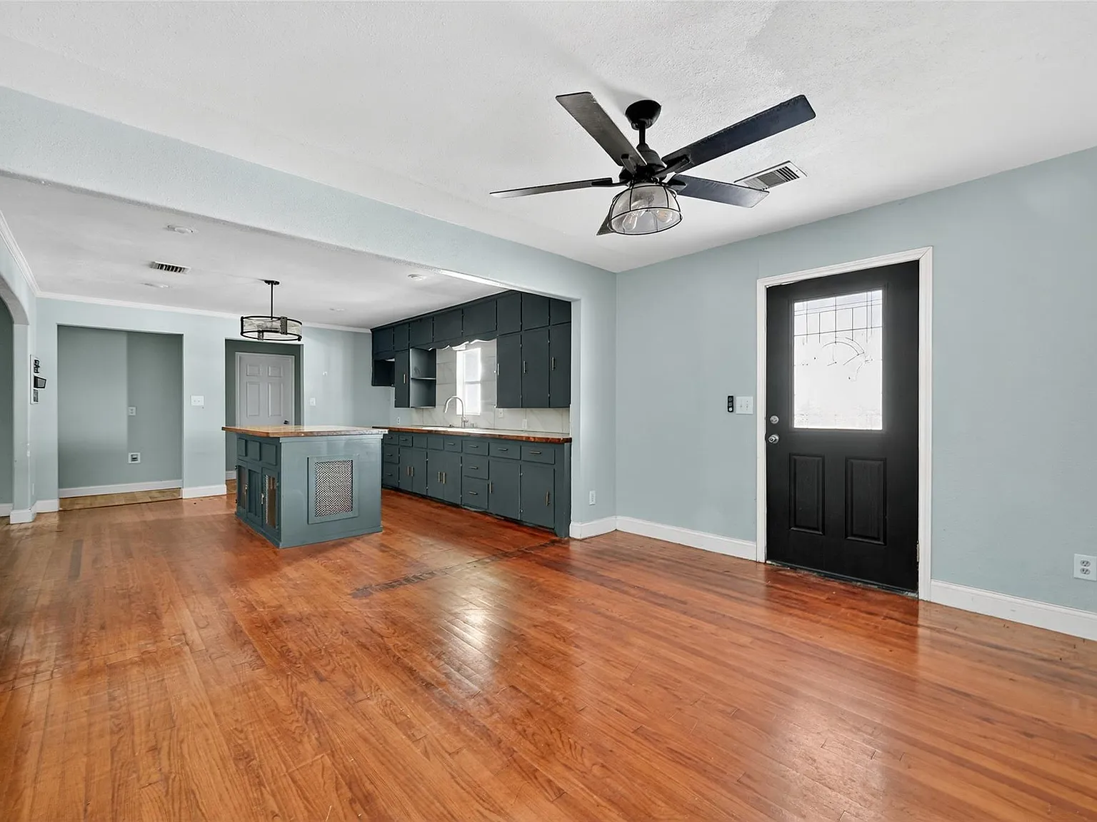 3 bed, 2.0 bath, 1752 sqft, $2,000 — Photo 4
