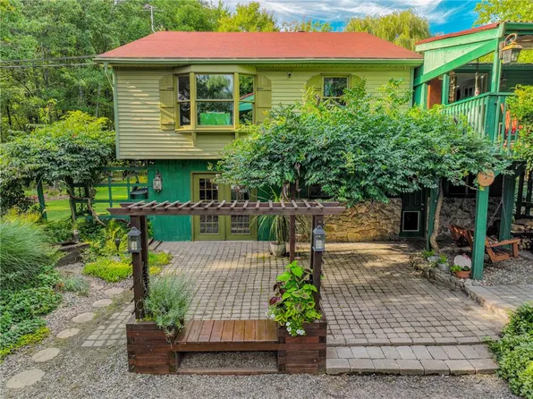 364 W Mountain Rd, Wind Gap, PA 18091