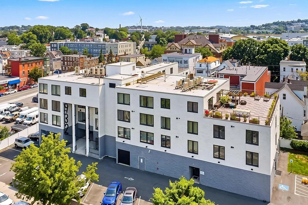 1 bed, 1.0 bath, 849 sqft, $2,350 — Photo 3