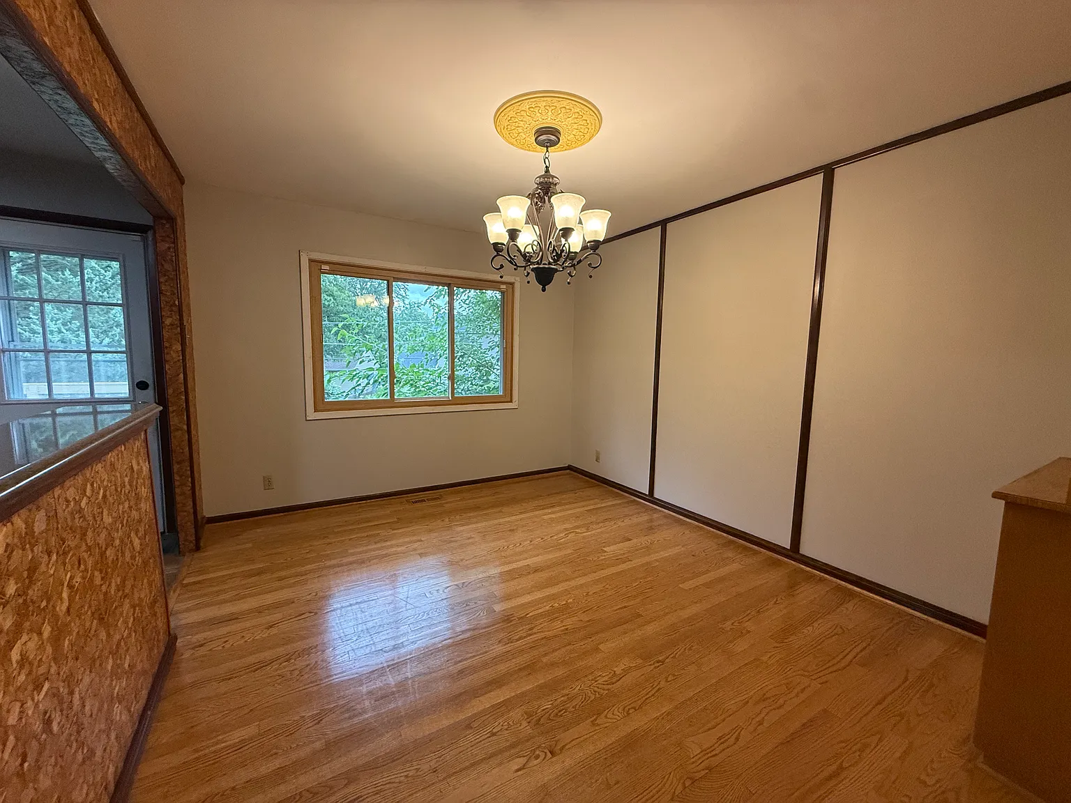 5 bed, 1.5 bath, 1114 sqft, $3,000 — Photo 4