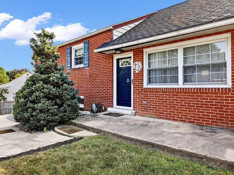 203 Ashwood Way — Photo 4