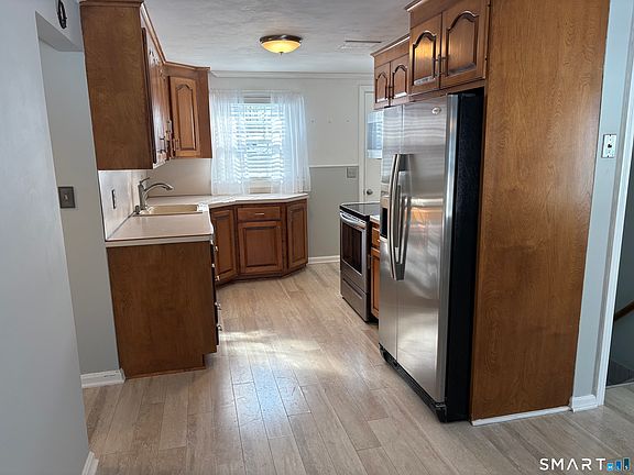 5th image of 19 Brooklane Road