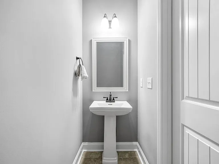 132 Savannah Ave — Photo 14