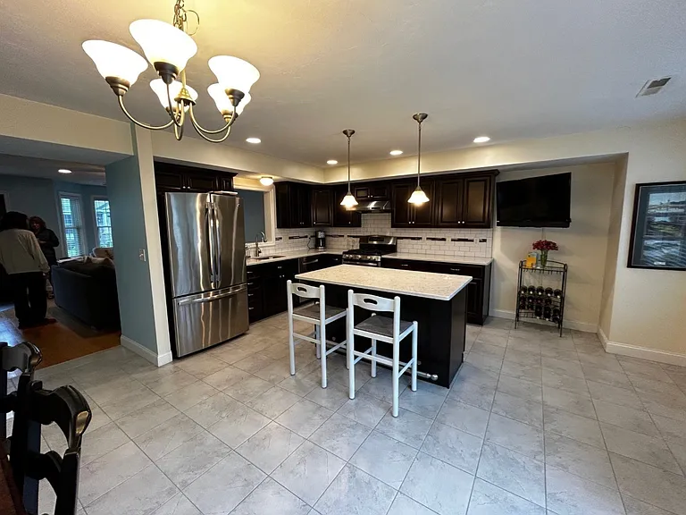 46 Yorkshire Dr — Photo 4