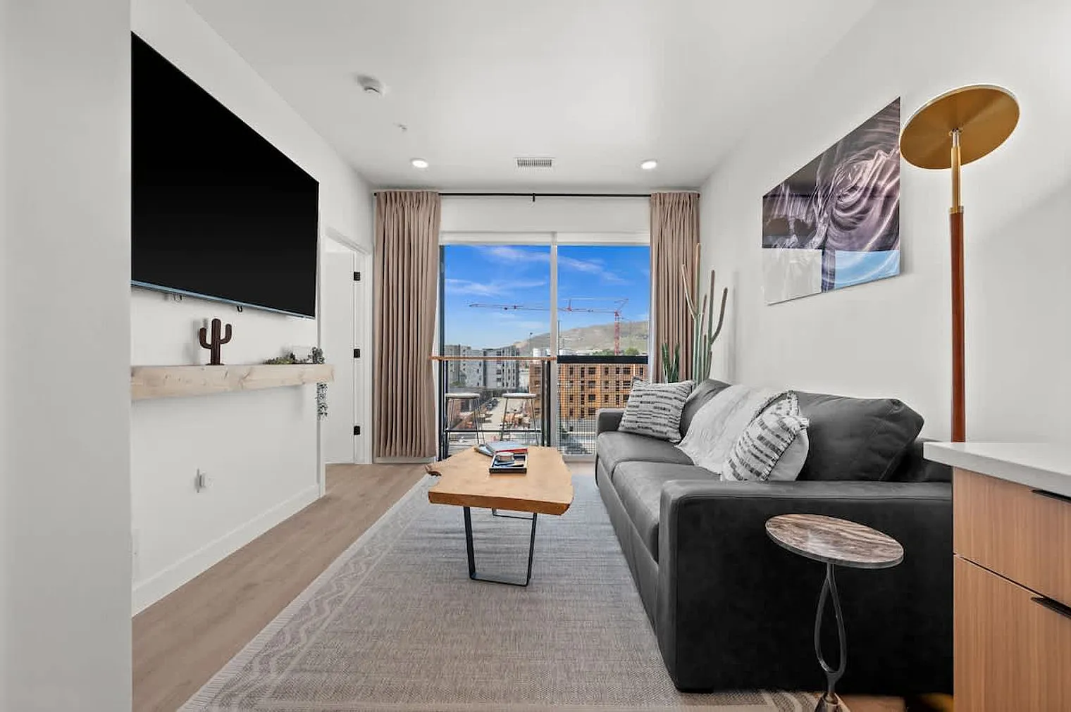 1 bed, 1.0 bath, 764 sqft, $3,480 — Photo 2