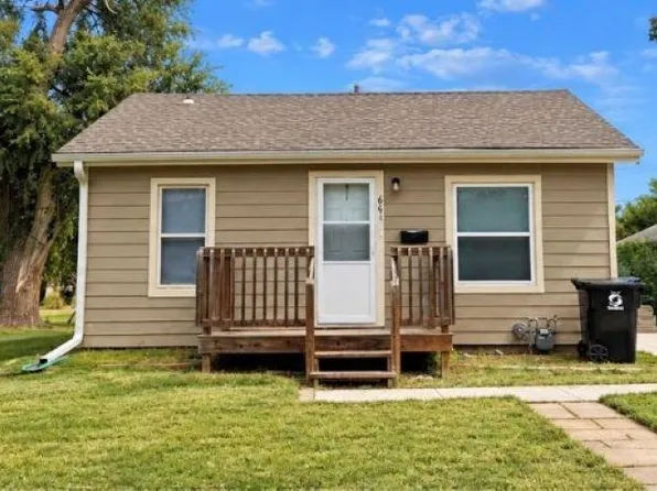 661 Montrose St, Salina, KS 67401