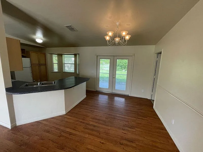 3 bed, 2.0 bath, 1119 sqft, $1,450 — Photo 4