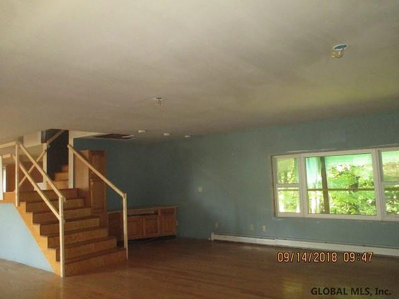 2nd image of 297 CHAMBERLAIN HILL Road