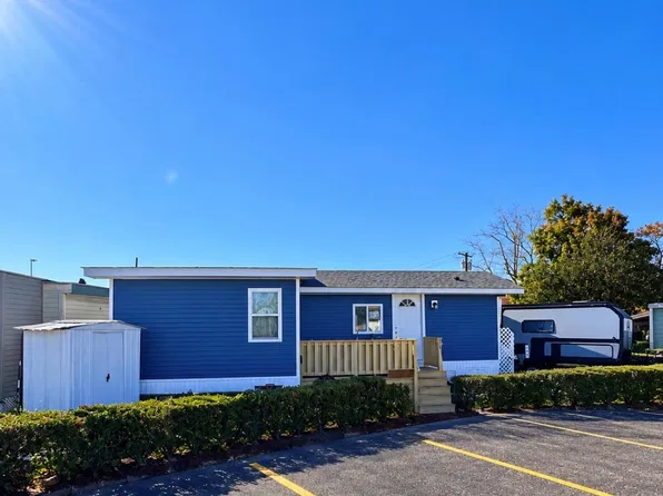 150 Main St. Unit 57, Islip, NY 11751