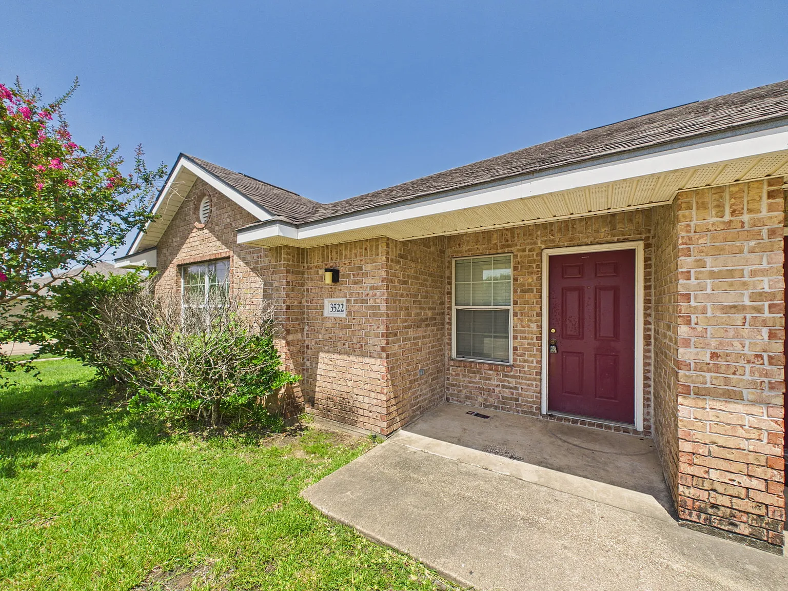 3 bed, 3.0 bath, 1550 sqft, $1,595 — Photo 2