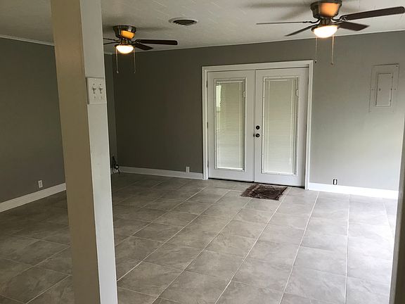3rd image of 3975 Lettie St