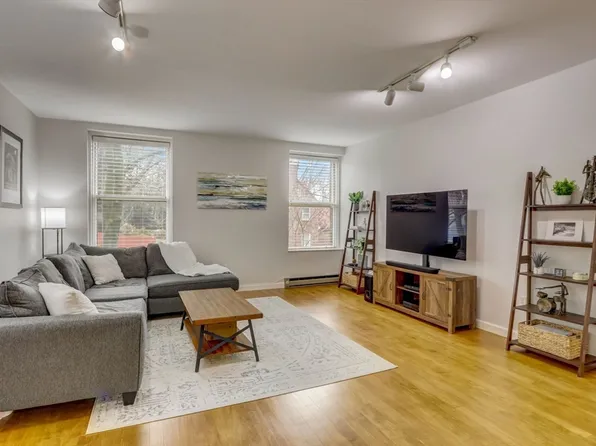 60 Glen Rd #T12, Brookline, MA 02445