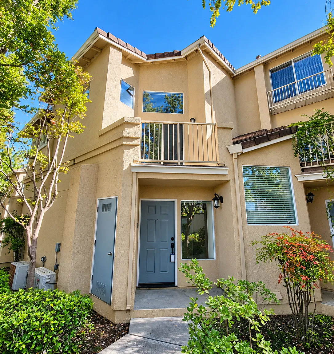 3 bed, 1443 sqft, $4,225 — Photo 1