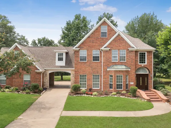 402 Hidden Oaks Ln, Corsicana, TX 75109