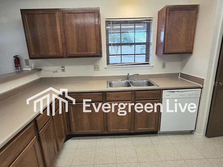 124 Crusader Ct — Photo 10