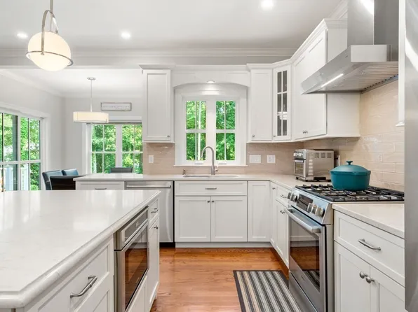 97 Bedford St #97, Lexington, MA 02420