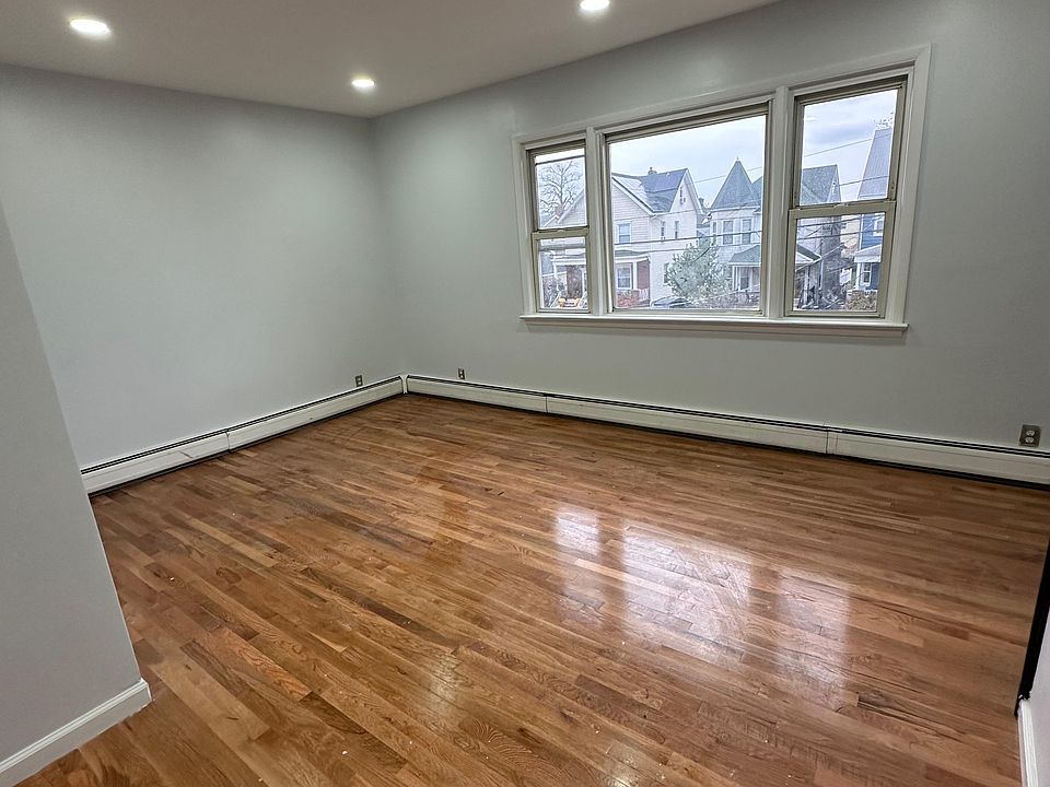 1st image of 134 Humphrey Ave #2