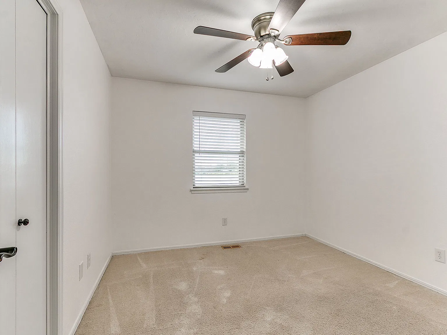 1900 Gray Fox Dr — Photo 3