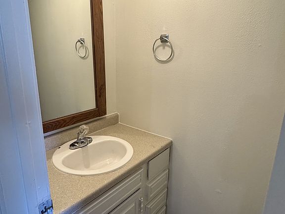 4th image of 526 N Betty Jo Dr #528
