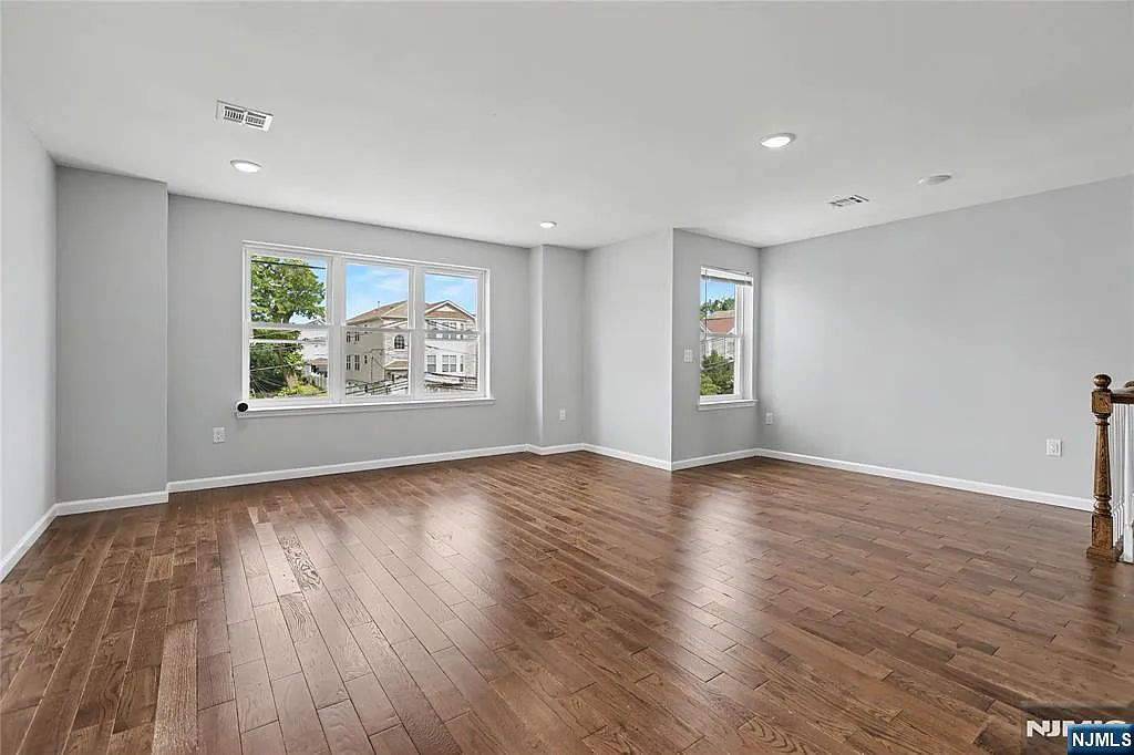 3 bed, 2.0 bath, $3,000 — Photo 4