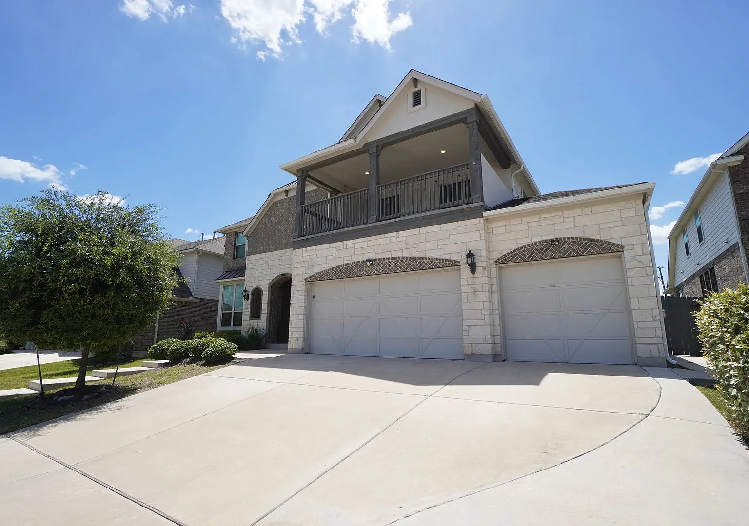 Beautiful Two-Story 4 Bed, 4 Bath Home in Pflugerville, TX — Photo 3