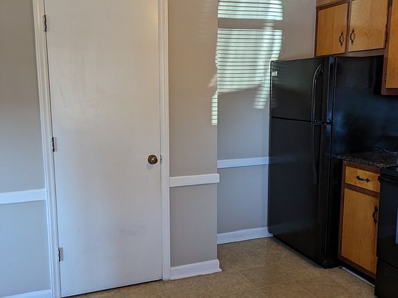 3rd image of 121 Colonial Ct APT 4C