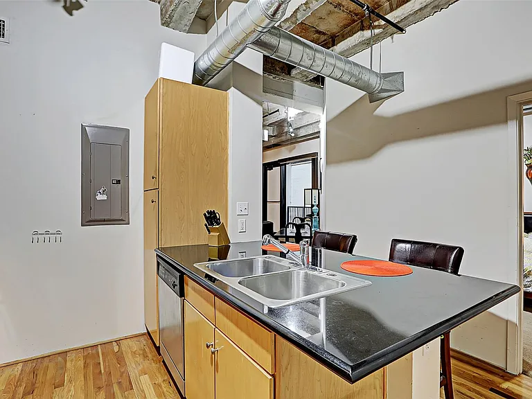 917 Main St #503 — Photo 5