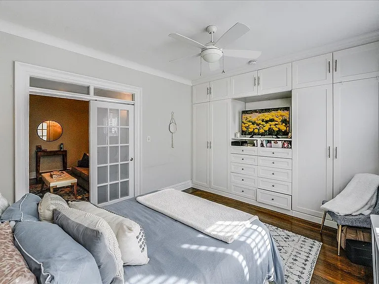 911 Willow Ave #2 — Photo 5