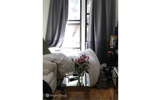 Rented by Douglas Elliman | media 7