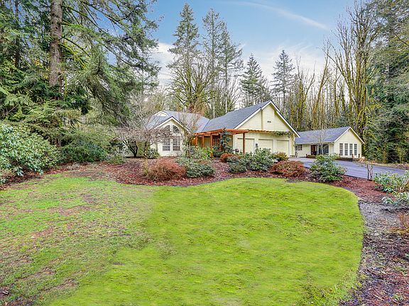 Front yard, room to run!