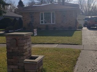 2225 Charmingfare Dr, Woodridge, IL
