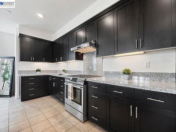 2nd image of 2729 5th St