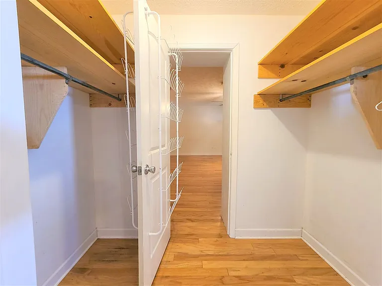 121 Fairfax Rd — Photo 17