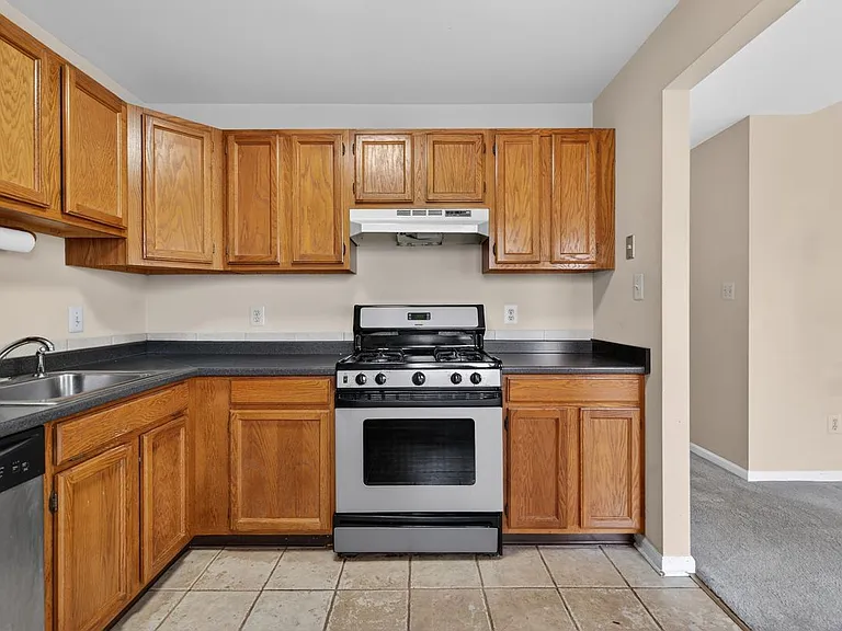 4202 Waltham Ct — Photo 17