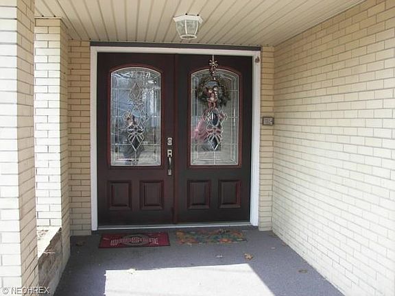 2nd image of 733 Main St