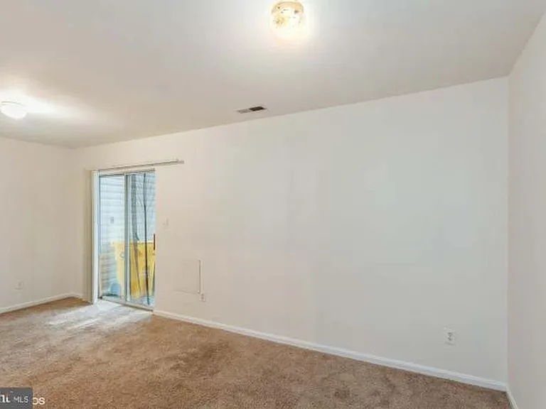 7836 Canter Ct — Photo 16
