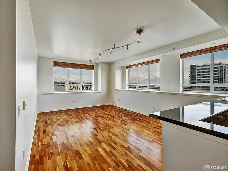 400 Beale St #1707 — Photo 1