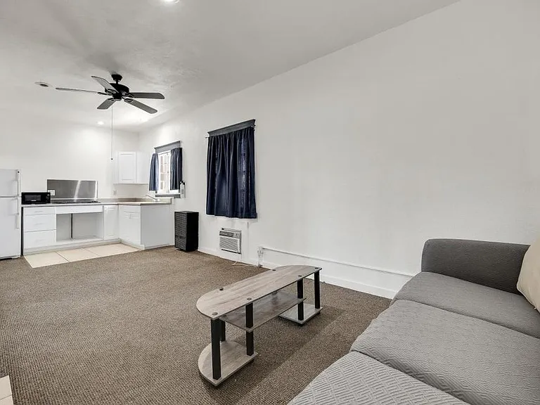 638 E 1st St #2 — Photo 32