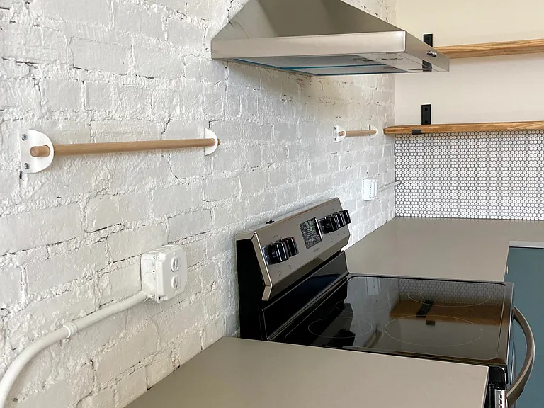 1607 Main St #10 — Photo 3