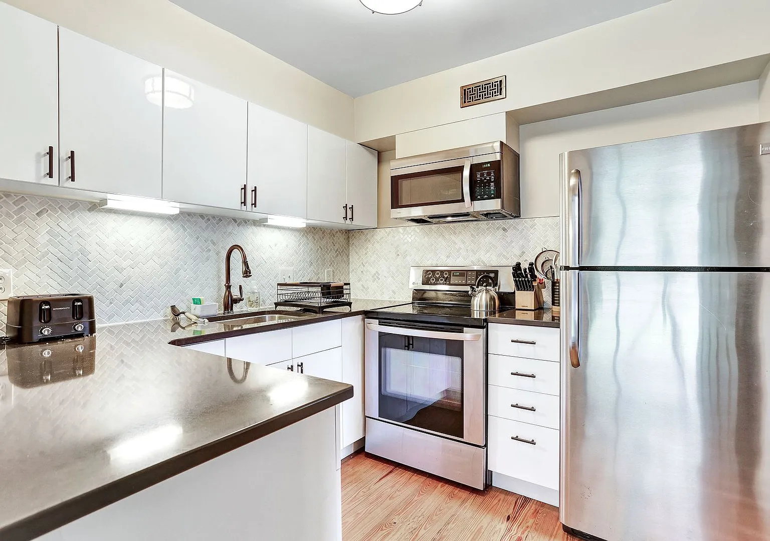 53 East 66th Street — Photo 3