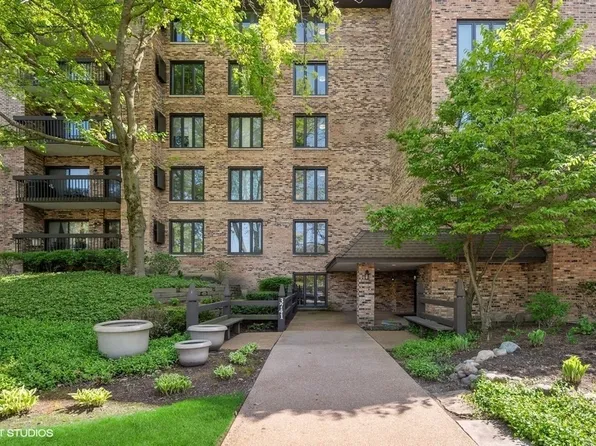 3741 Mission Hills Rd APT 404, Northbrook, IL 60062